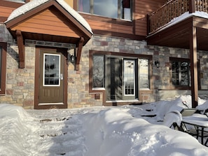 Exterior - Best ski-in/ ski-out with A/C and fireplace! (Mont-Tremblant)