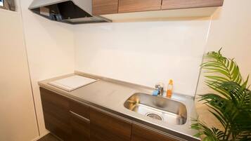 冰箱、微波炉、炉灶、厨具/餐具