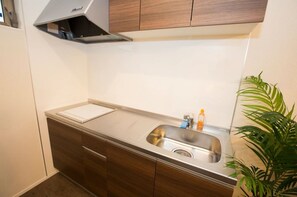 雪櫃、微波爐、爐具、廚房用具/餐具/器皿