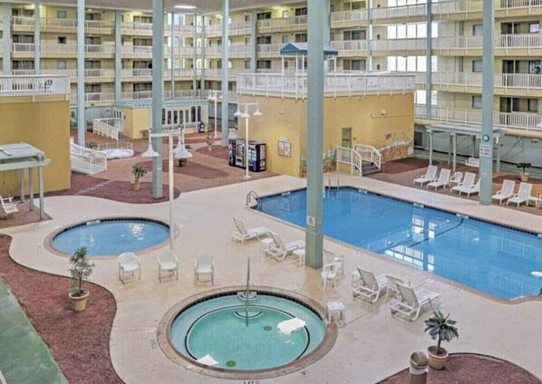 Piscine couverte, piscine extérieure