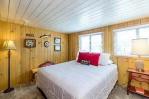 3 slaapkamers, een strijkplank/strijkijzer, wifi, beddengoed