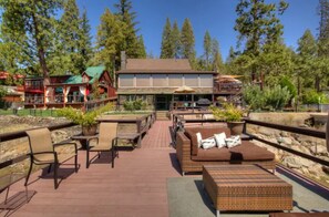 Terrace/patio - Bass Lake House, Waterfront, BBQ, Foosball, 3BD: 1.5BTH!  (Bass Lake)