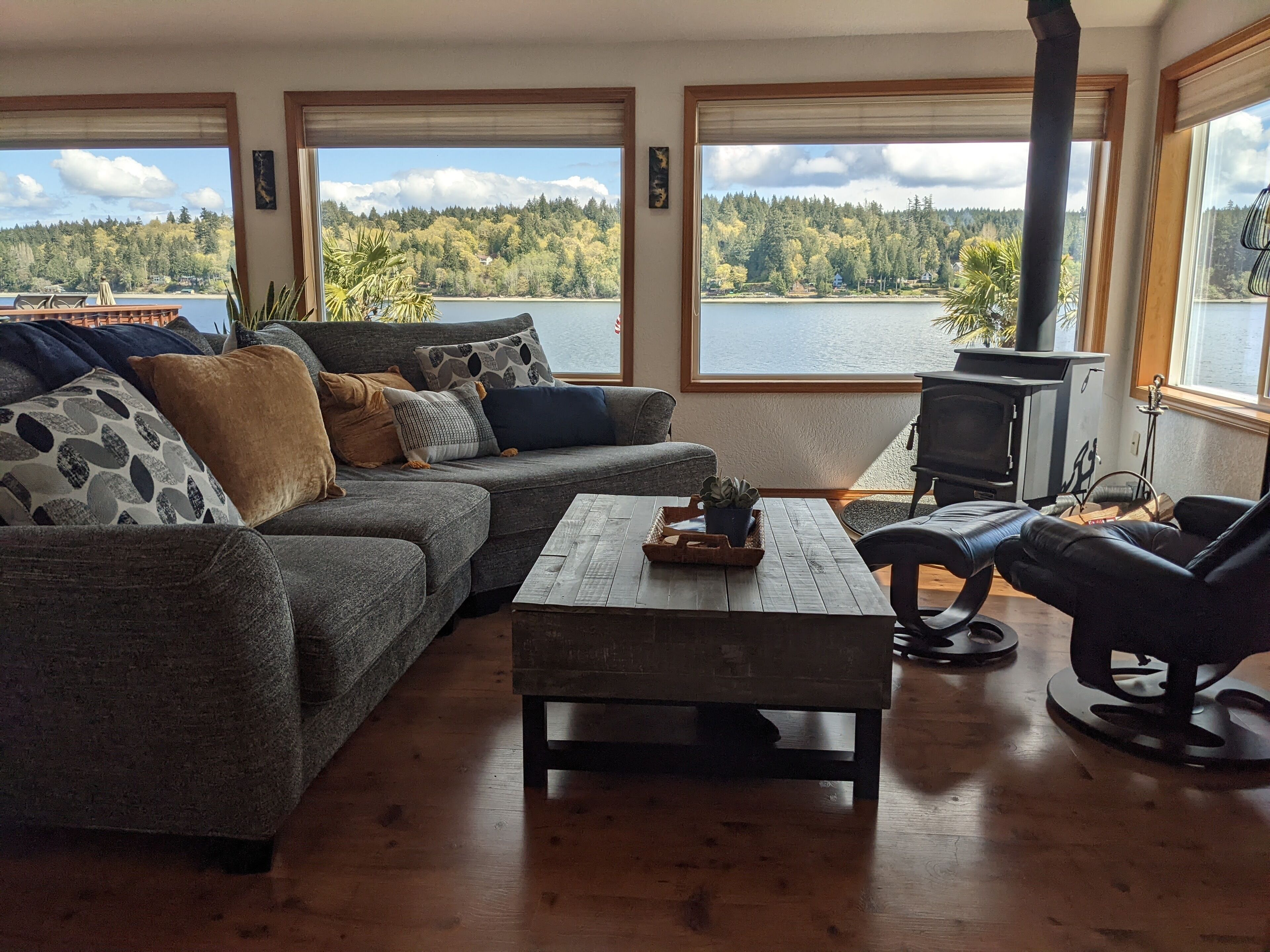 "Ostrich Nest" private island beachfront with HOT TUB and kayaks