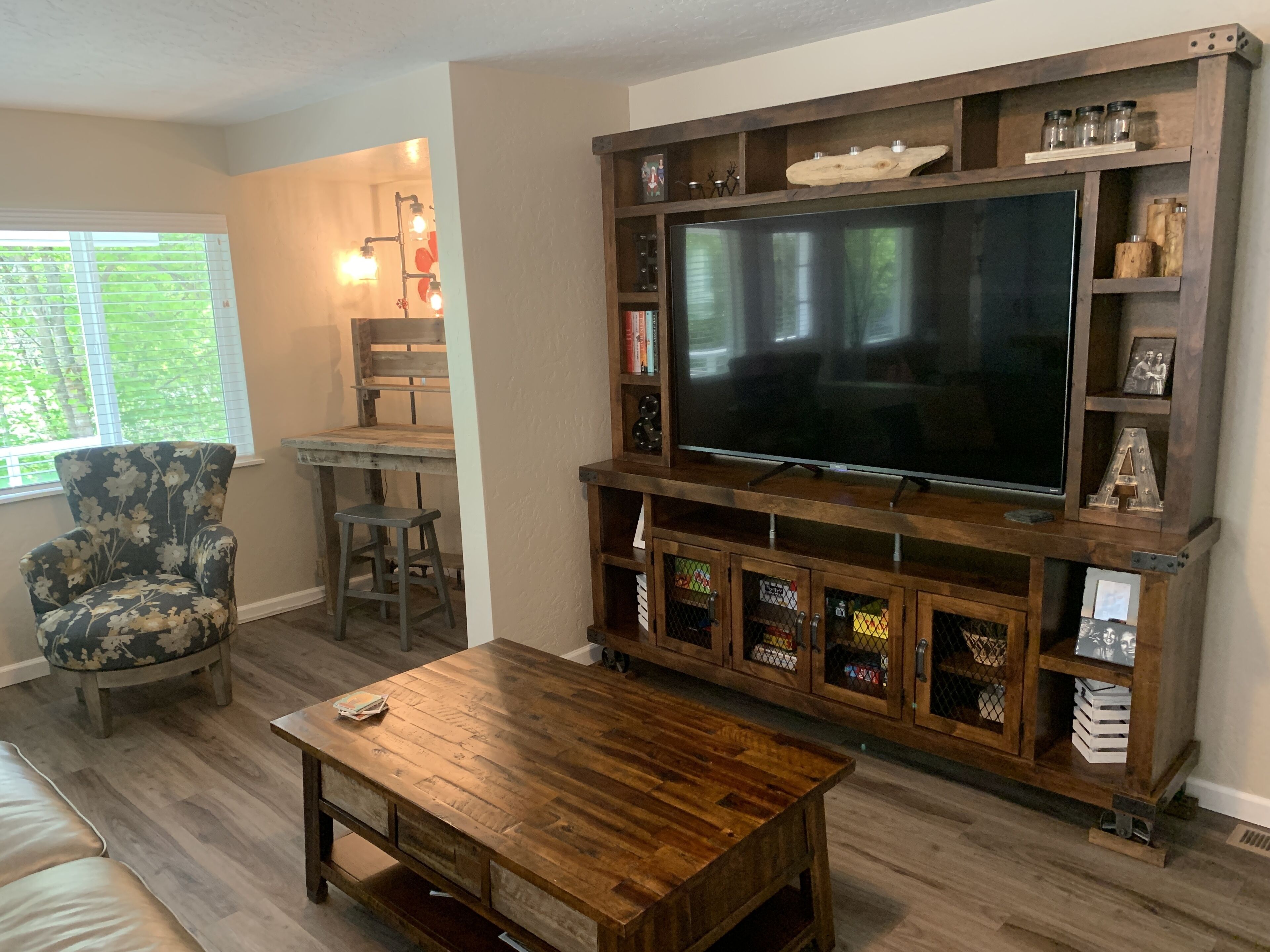 Completely renovated bungalow on South Hill steps from quaint downtown Wallace!!