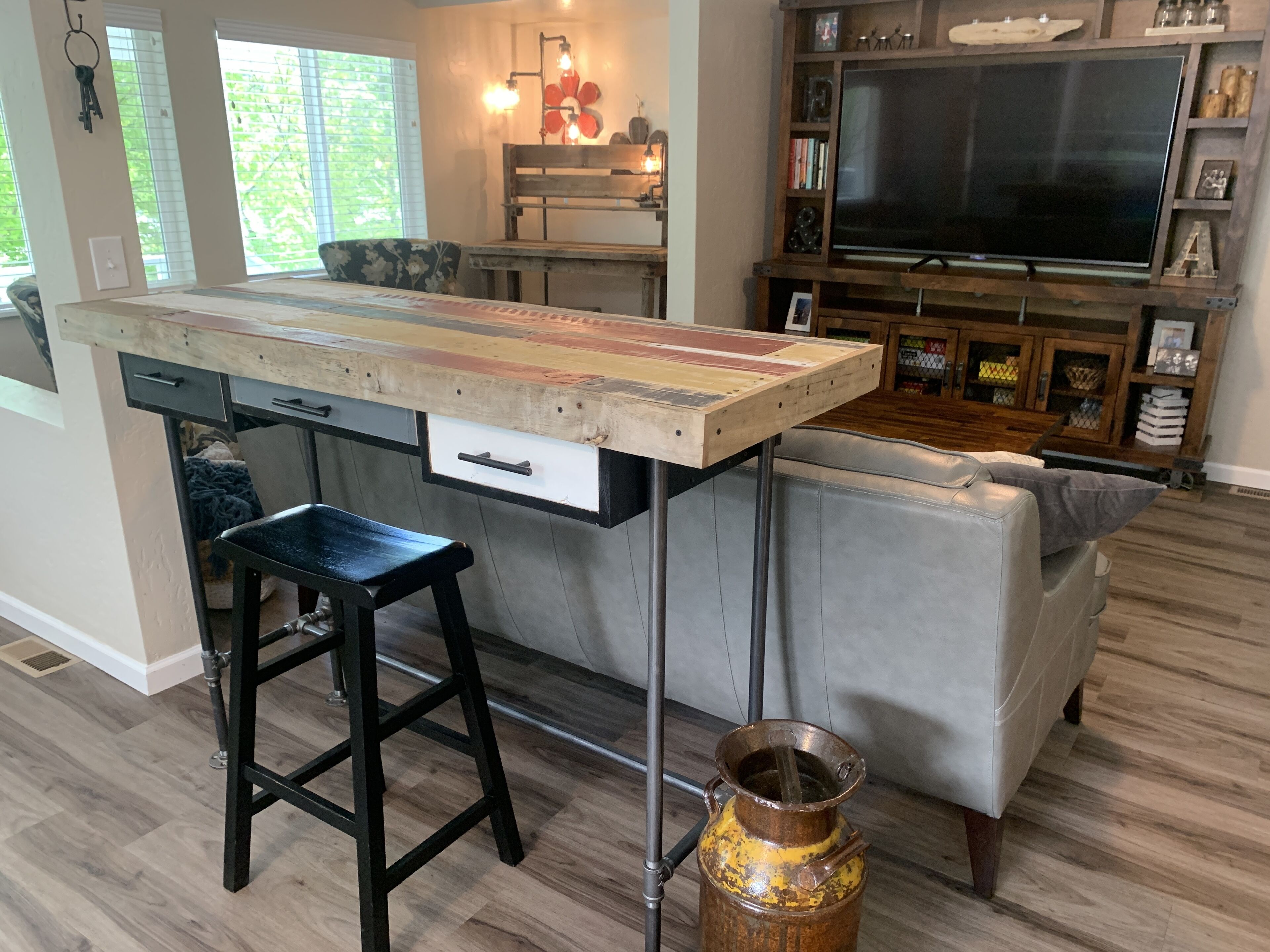 Completely renovated bungalow on South Hill steps from quaint downtown Wallace!!