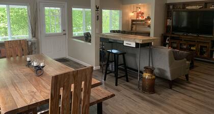 Completely renovated bungalow on South Hill steps from quaint downtown Wallace!!