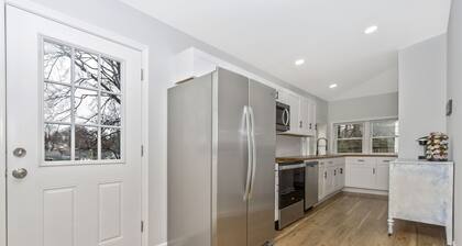 338 judysplaces in Lansdowne, 6BR, 2 BA, renovated SFH