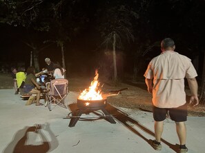 Front of property - Driftwood Inn and Lodge by the lake (Zwolle)