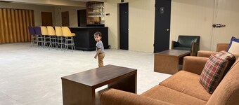 Driftwood Inn and Lodge by the lake