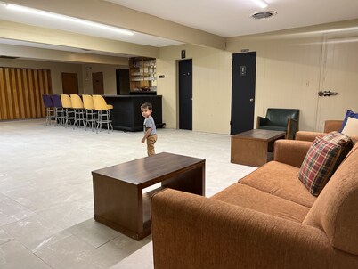 Driftwood Inn and Lodge by the lake