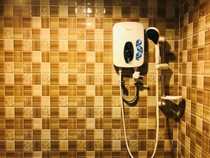 Twin Room | Bathroom