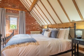 3 bedrooms, iron/ironing board, travel crib, internet - The Cart Shed (NC), North Creake, Norfolk (Fakenham)