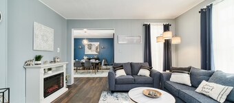 Central & Peaceful 3-bed home with a fireplace