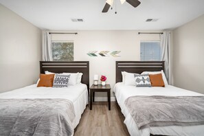 4 camere, ferro/asse da stiro, Wi-Fi gratuito, lenzuola