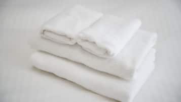 Skrivebord, blendingsgardiner og wi-fi (inkludert)