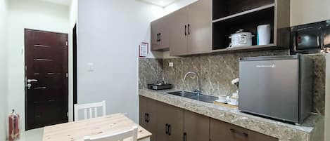 Fridge, stovetop, cookware/dishes/utensils