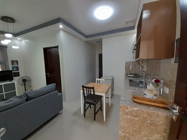 TV - Manzil Anilao Cosy 1 bedroom Apt U7 (Mabini)