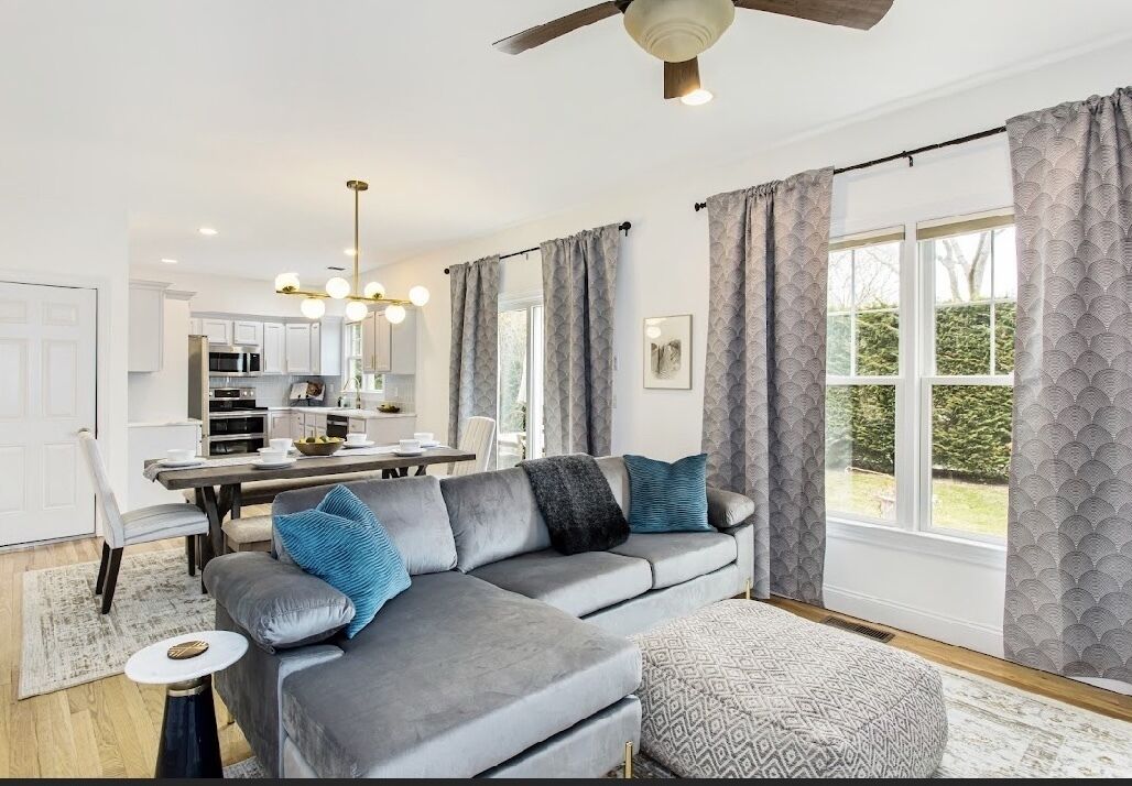 HAMPTON HAVEN- Gorgeous home in Hampton Bays New York (sleeps 6)
