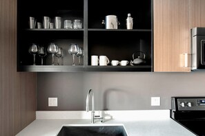 Fridge, microwave, oven, dishwasher - Beautiful Capitol Hill 1BR w/ W/D, Gym & Lounge, near I5, by Blueground (Seattle)