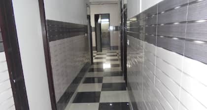 Goroomgo Labh Mahal Meerut