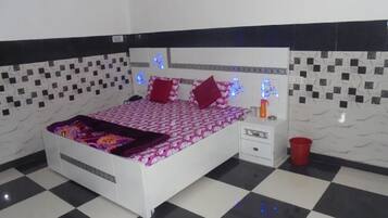 Deluxe Double Room | Free WiFi, bed sheets