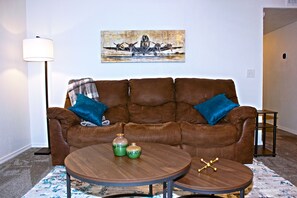 Smart TV, fireplace, Netflix, Hulu - Enchanted Skies - King Bed, Near Sedona & Hiking (Rimrock)