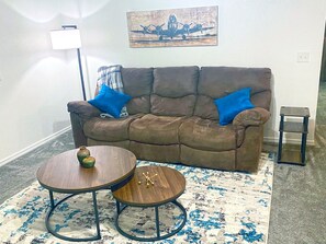 Smart TV, fireplace, Netflix, Hulu