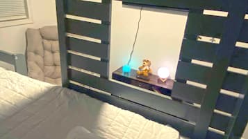 3 habitaciones, escritorio, tabla de planchar con plancha y wifi gratis