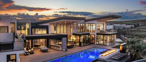 حمّام سباحة مُدفَّأ