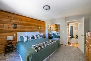 6 bedrooms, desk, iron/ironing board, free WiFi - Beautiful, 6-bedroom mountain home with hot tub, deck and fire pit! (Angel Fire)