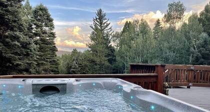 Beautiful, 6-bedroom mountain home with hot tub, deck and fire pit!