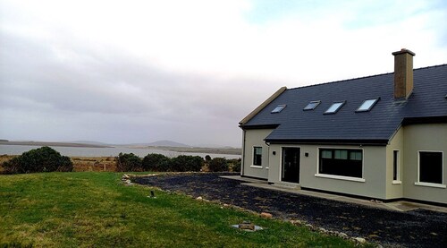 M033 Achill Gatehouse By The Greenway-4 Bedroom-Sleeps 8