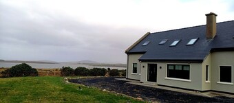M033 Achill Gatehouse By The Greenway-4 Bedroom-Sleeps 8