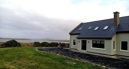 M033 Achill Gatehouse By The Greenway-4 Bedroom-Sleeps 8