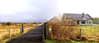 M033 Achill Gatehouse By The Greenway-4 Bedroom-Sleeps 8