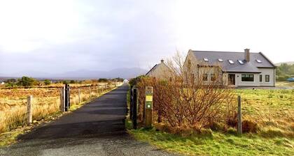 M033 Achill Gatehouse By The Greenway-4 Bedroom-Sleeps 8