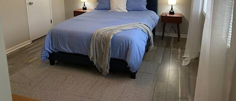 3 soveværelser, skrivebord, strygejern/strygebræt, weekendseng