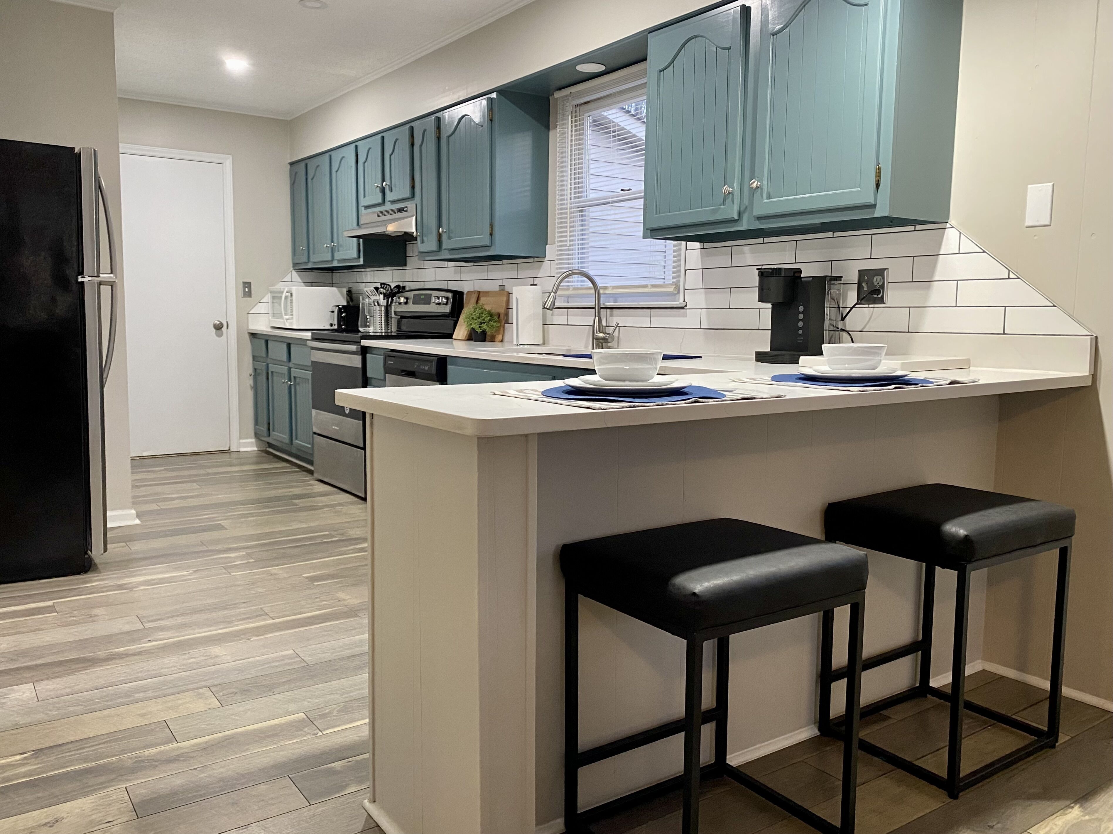 Refrigerador, microondas, horno y lavavajillas 