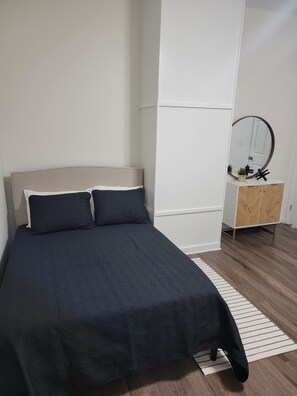 2 室のベッドルーム、デスク、アイロン / アイロン台、WiFi