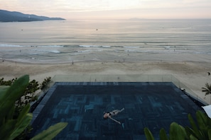 Outdoor pool - Leaf Beachfront Hotel Da Nang (Da Nang)
