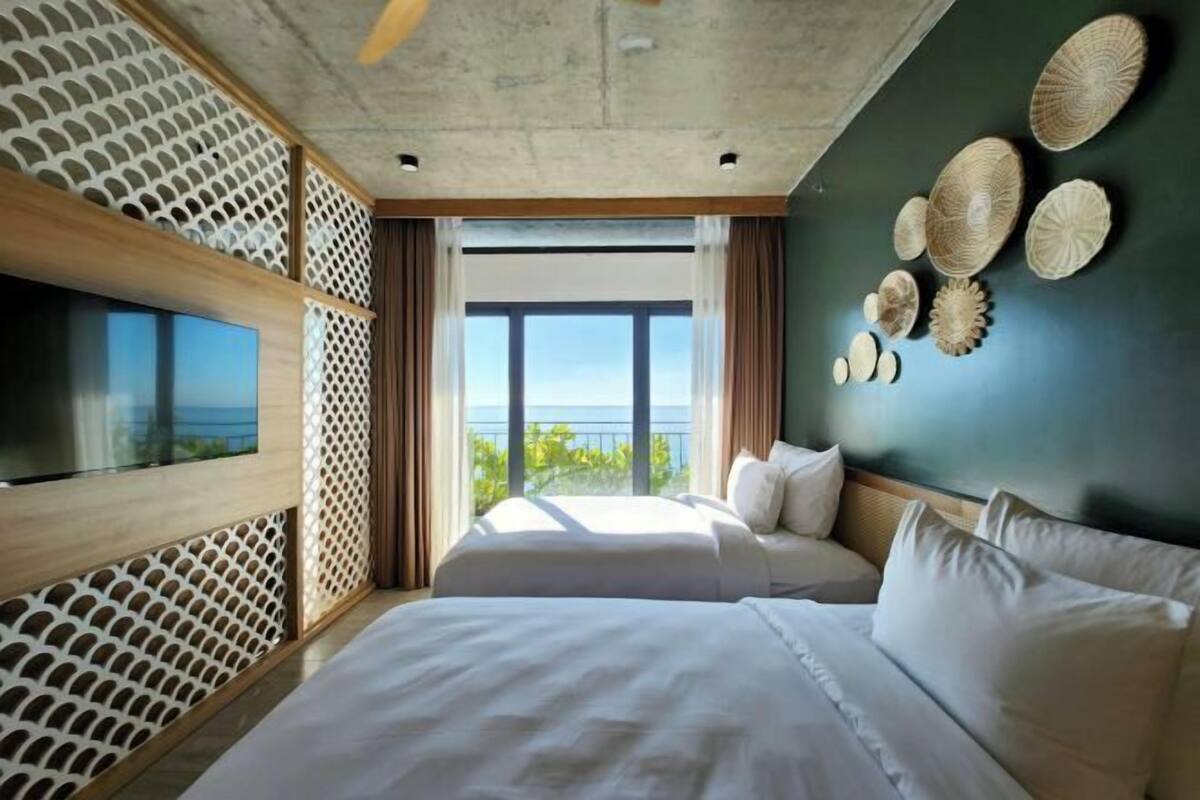 Luxe beddengoed, pillowtop-bedden, een minibar, een kluis op de kamer