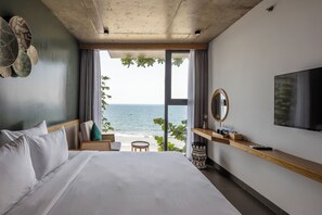 Ocean Suite | Premium bedding, pillowtop beds, minibar, in-room safe - Leaf Beachfront Hotel Da Nang (Da Nang)