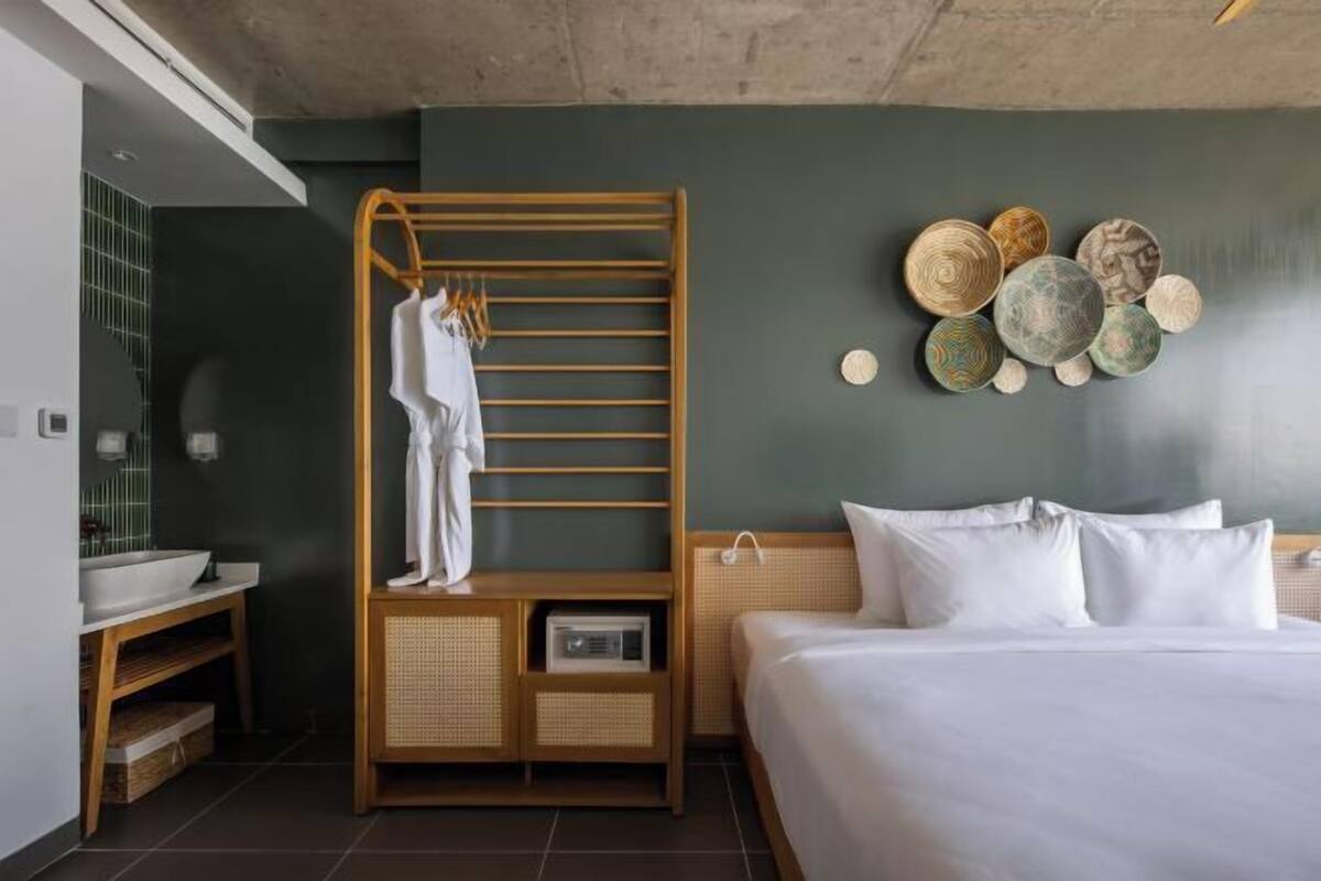 Luxe beddengoed, pillowtop-bedden, een minibar, een kluis op de kamer