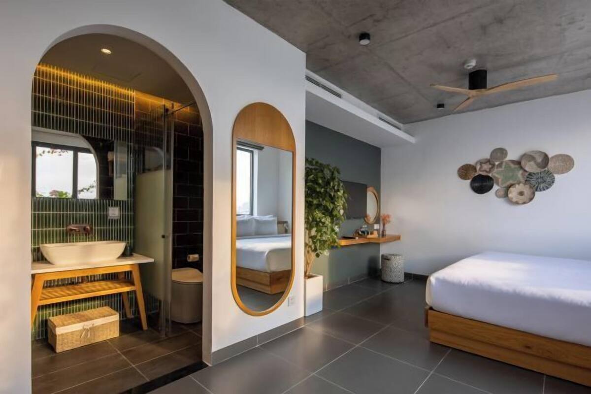 Luxe beddengoed, pillowtop-bedden, een minibar, een kluis op de kamer