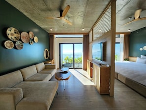 Studio Ocean View | Living area | 43-inch Smart TV with cable channels, TV - Leaf Beachfront Hotel Da Nang (Da Nang)
