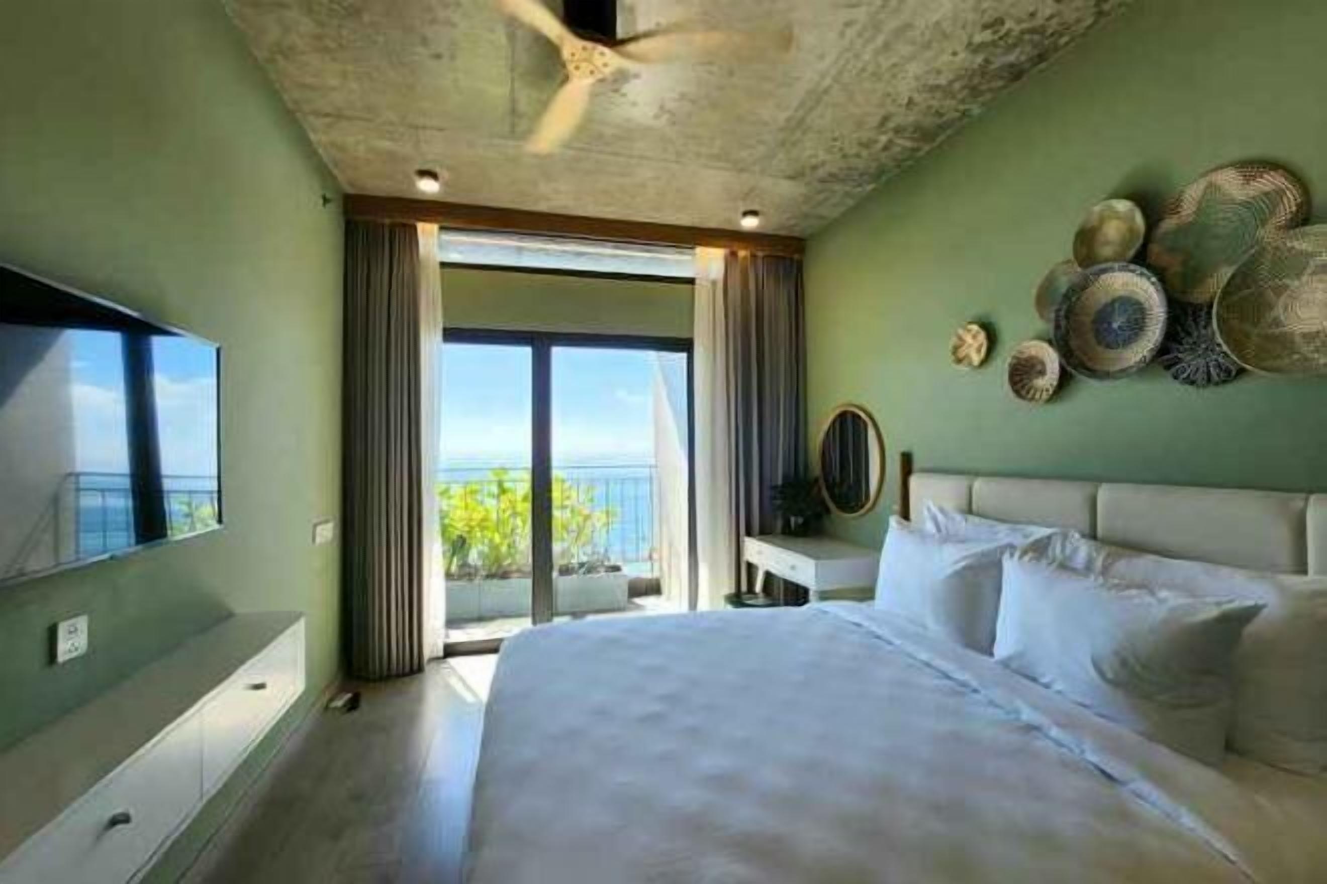 Sengetøy av topp kvalitet, senger med overmadrass og minibar