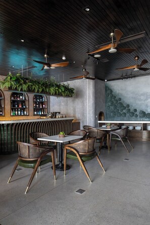 Restaurant - Leaf Beachfront Hotel Da Nang (Da Nang)