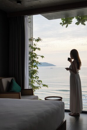 Ocean Suite | Premium bedding, pillowtop beds, minibar, in-room safe - Leaf Beachfront Hotel Da Nang (Da Nang)