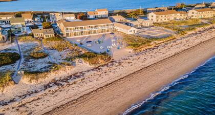 Oceanfront oasis with kitchenette, bay-view patio & AC - dog-friendly
