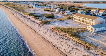 Oceanfront oasis with kitchenette, bay-view patio & AC - dog-friendly